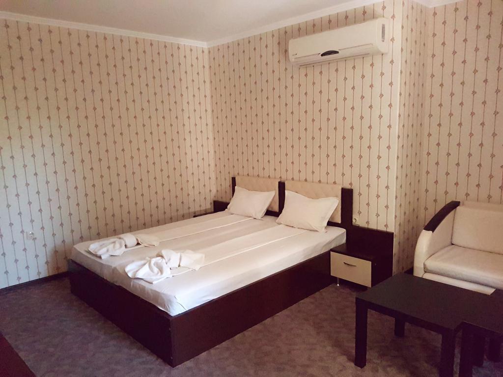 Guest House Saint Apostol เนเซบาร์ ภายนอก รูปภาพ