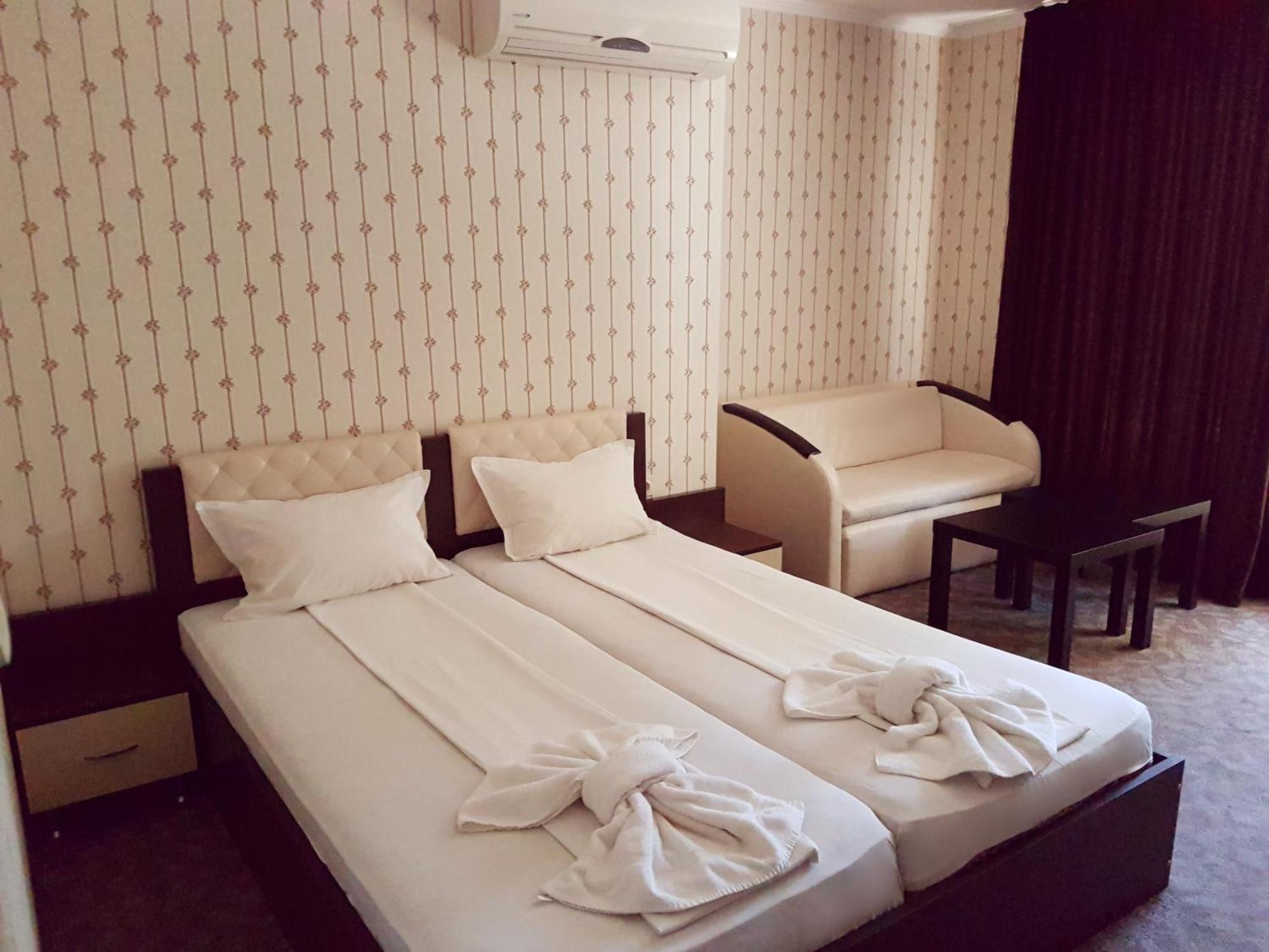 Guest House Saint Apostol เนเซบาร์ ภายนอก รูปภาพ