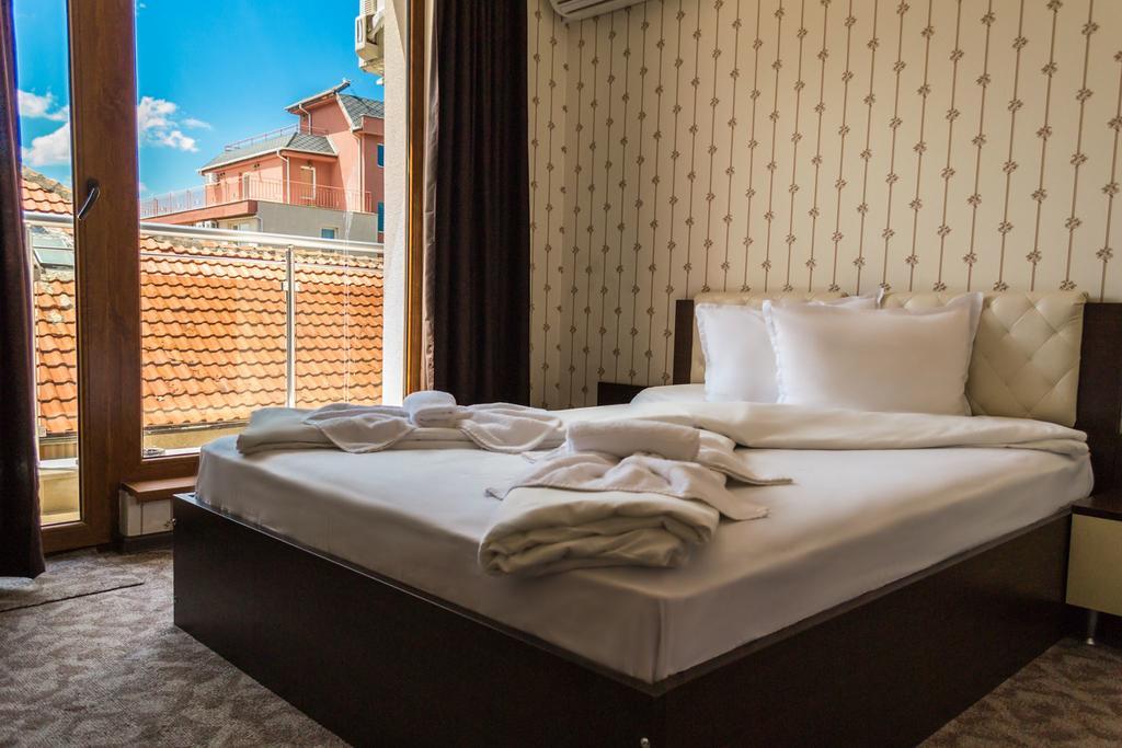 Guest House Saint Apostol เนเซบาร์ ภายนอก รูปภาพ